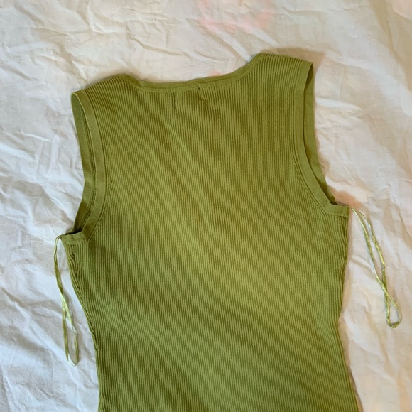 Vntg green Y2k ribbed v neck tank top - Picture 2 of 7